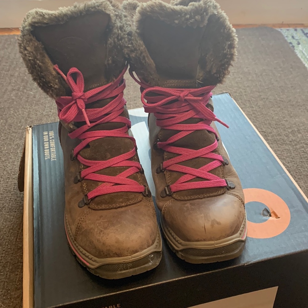 Santana Canada Massima winter boots.